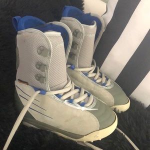 Snow boots child size